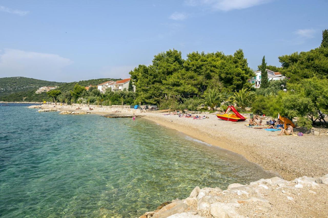 Apartments By The Sea Maslinica, Solta - 14748 ภายนอก รูปภาพ
