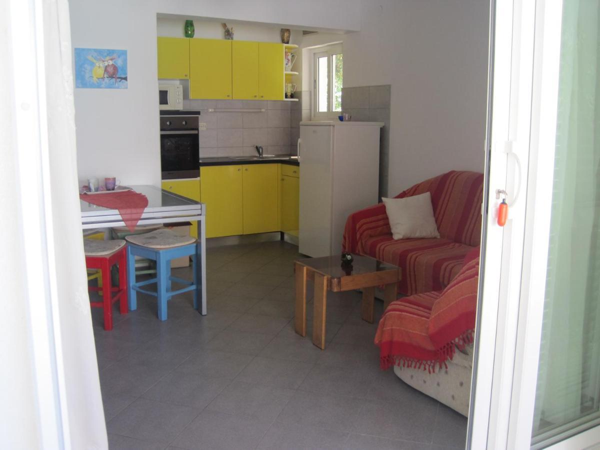 Apartments By The Sea Maslinica, Solta - 14748 ภายนอก รูปภาพ