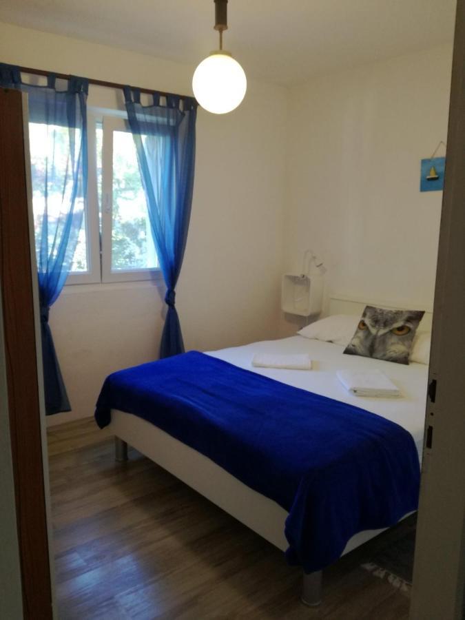 Apartments By The Sea Maslinica, Solta - 14748 ภายนอก รูปภาพ