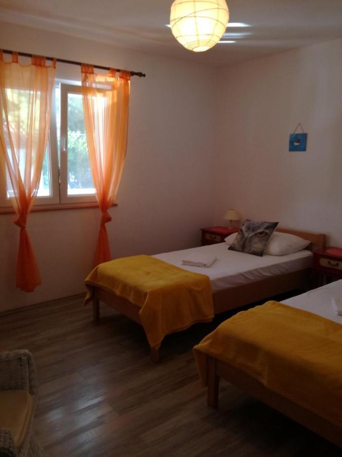 Apartments By The Sea Maslinica, Solta - 14748 ภายนอก รูปภาพ
