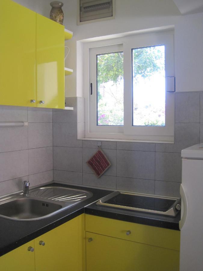 Apartments By The Sea Maslinica, Solta - 14748 ภายนอก รูปภาพ
